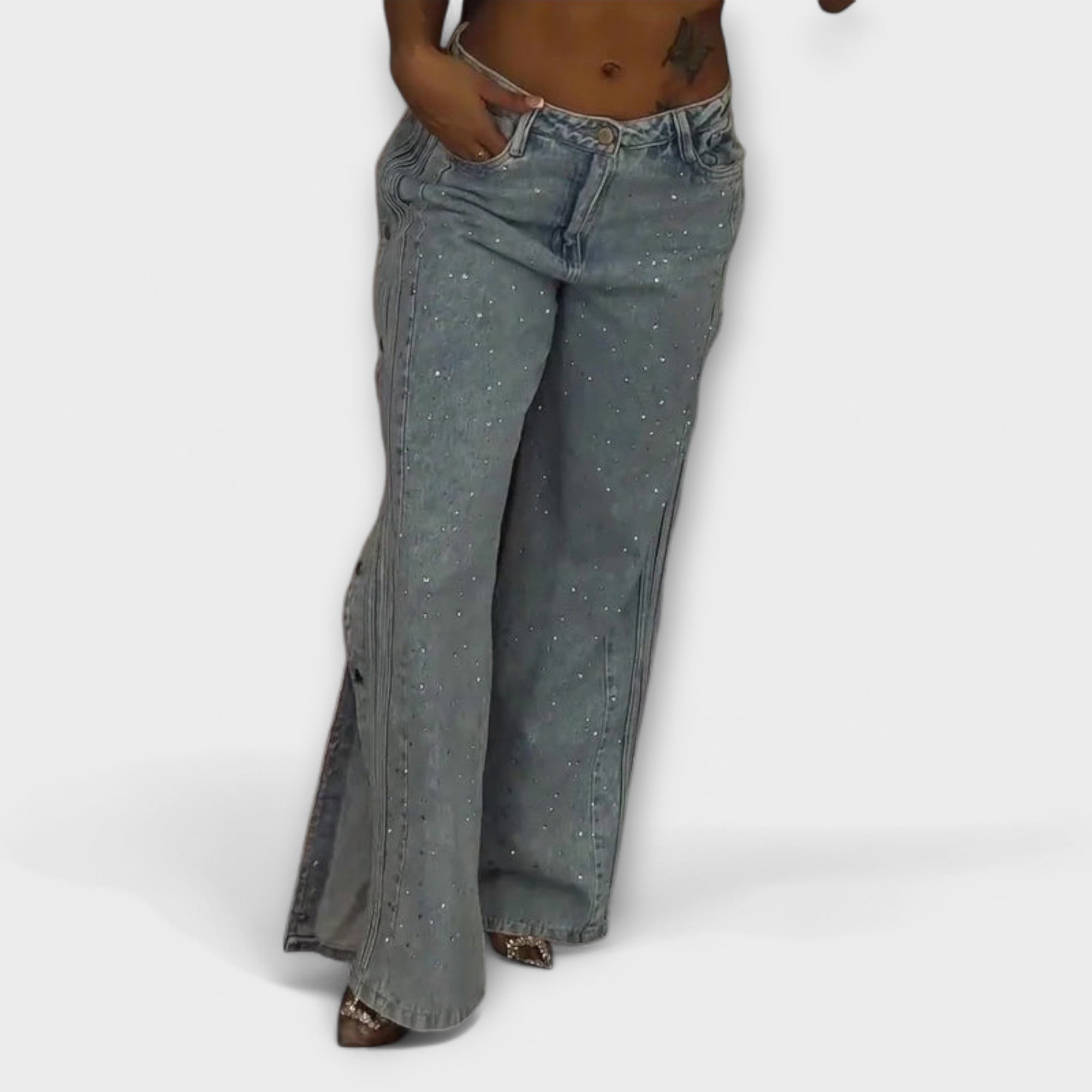 Nola - High-waisted jeans adorned with rhinestones and side buttons