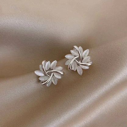 Elegant Gold Earrings with Exquisite Opal Flower Designs